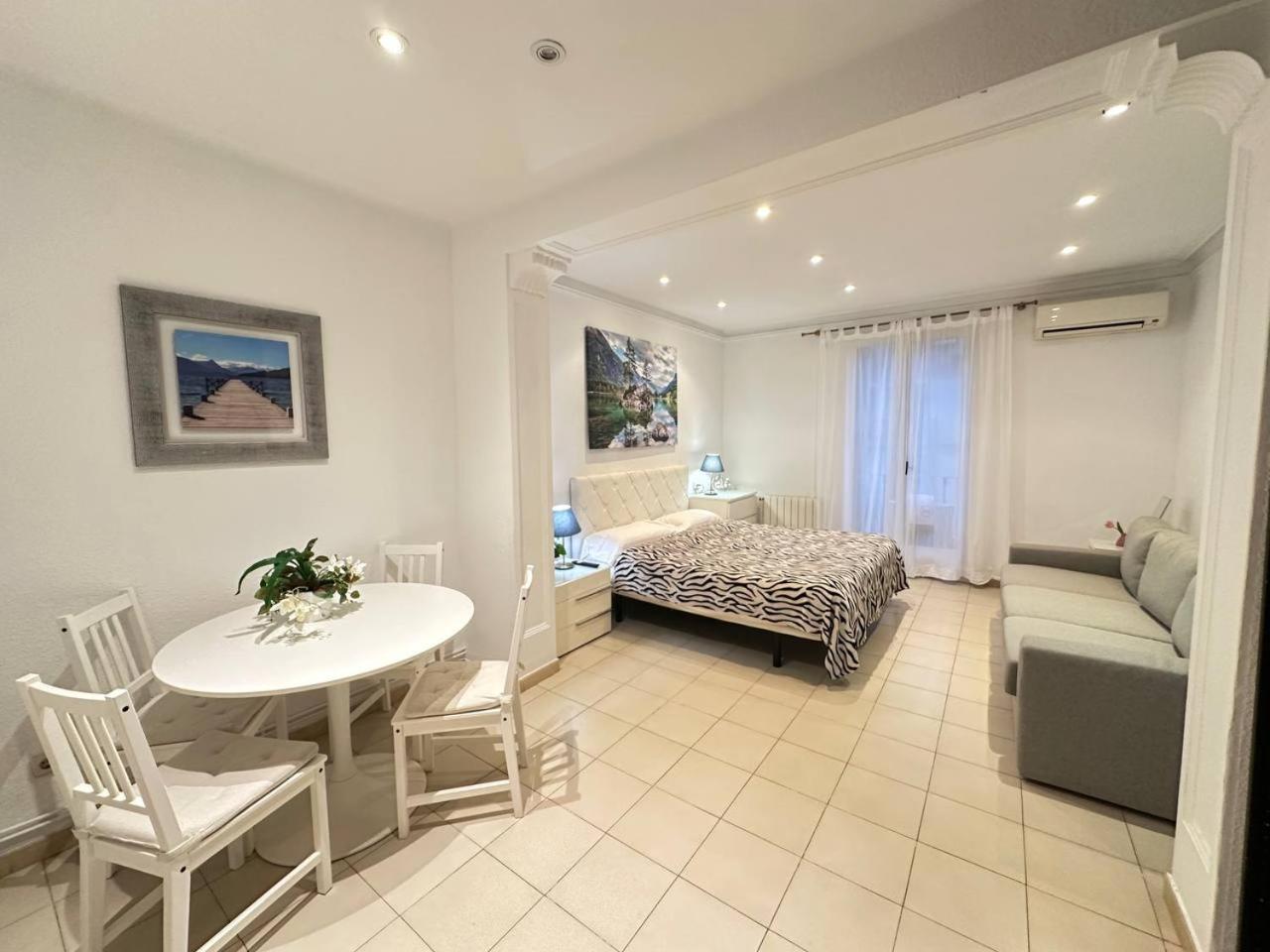 Rooms Consell De Cent — Photos 1